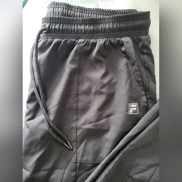 Fila Men  Gray Sweatpants with Elastic Waistband, Size XL (34) - Picture 2 of 6